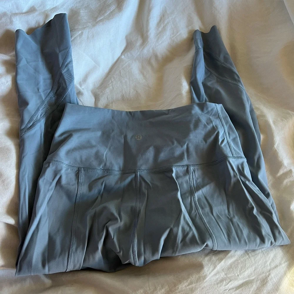 NWOT Lululemon Wunder Under HR Crop 23” Scallop Chambray - Picture 3 of 9